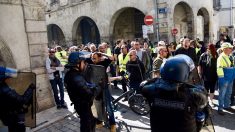 Gilets jaunes : un « CRS » aperçu en train de faire la fête avec des manifestants interpellé à La Rochelle