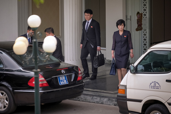 -Kim Hyok Chol (centre, cravate bleue), représentant spécial de la Corée du Nord pour les affaires américaines, aurait été exécuté selon le journal Coréen le Chosun Ilbo. Photo de Linh Pham / Getty Images.
