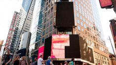 Incendie d’un panneau d’affichage géant à Times Square