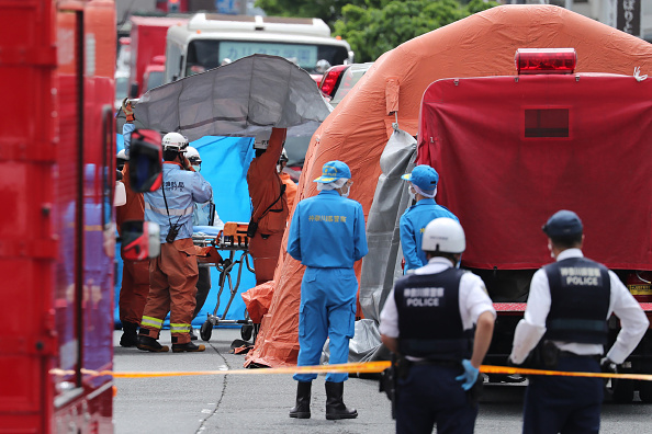 -Un homme a poignardé 19 personnes, dont des enfants, à Kawasaki le 28 mai 2019. Deux personnes, dont un enfant, auraient été tuées lors d'une attaque à l'arme blanche qui a également blessé 17 personnes dans le quartier d’une ville japonaise de Kawasaki. Photo par JIJI PRESS / JIJI PRESS / AFP / Getty Images.