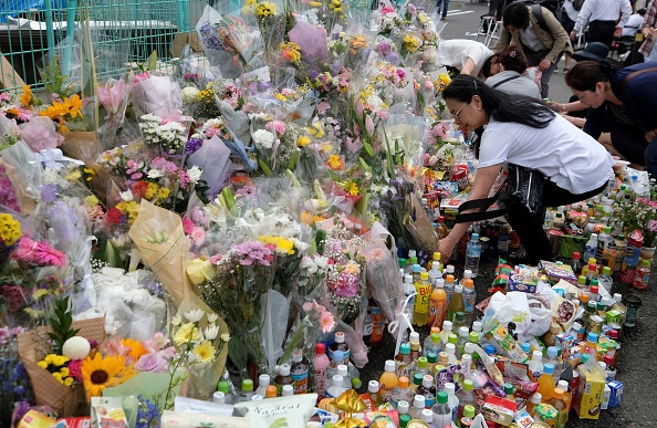 -Le 29 mai, la police japonaise a perquisitionné le domicile de l'homme se trouvant derrière l’attaque, dans la ville de Kawasaki il a tué deux personnes, dont un enfant. Photo de Kazuhiro NOGI / AFP / Getty Images. 