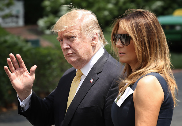 Le président américain Donald Trump et la première dame Melania Trump rentrent à la Maison Blanche le 28 mai 2019 à Washington, DC. Ils ont passé les quatre derniers jours en visite d'État au Japon.(Photo : Win McNamee/Getty Images)