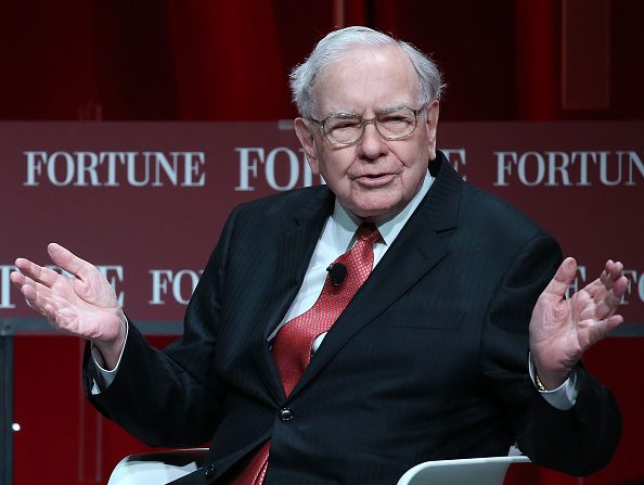 -Warren Buffett, président et PDG de Berkshire Hathaway, parle lors du sommet Fortune sur "Les femmes les plus puissantes". Chaque année, Fortune dresse une liste des pays les plus puissants du pouvoir, dans des secteurs aussi variés que la finance, le commerce de détail et le divertissement. Photo de Mark Wilson / Getty Images.