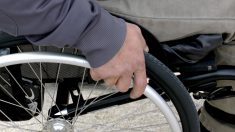 Une start-up française invente un exosquelette qui fait remarcher les paraplégiques
