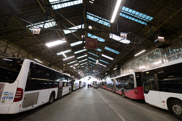 Des bus de la Régie des Transports Marseillais (RTM) garés dans le dépôt de La Capelette le 4décembre 2013. Crédit : BORIS HORVAT/AFP/Getty Images.