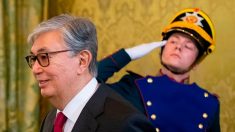 Kazakhstan: le nouveau président investi, plus de 100 arrestations