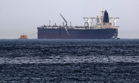 -Une photo prise le 13 mai 2019 montre le pétrolier Amjad, l'un des deux pétroliers saoudiens qui ont été endommagés lors de mystérieuses "attaques de sabotage" au large des côtes de l'émirat de Fujairah dans le Golfe. Photo de KARIM SAHIB / AFP / Getty Images.