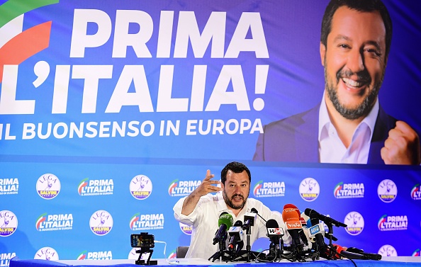 -Le parti anti-migration de Matteo Salvini a remporté le plus grand succès du vote le 26 mai aux élections européennes en Italie, marquant un succès historique pour l'extrême droite. Avec plus de 99% des votes comptés, la Ligue a remporté 34,3%. Photo de Miguel MEDINA / AFP / Getty Images.