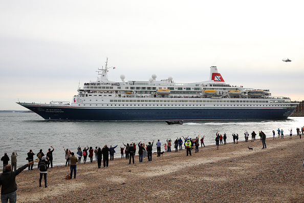 Le navire de croisière Boudicca part avec des anciens combattants pour retracer le voyage entrepris il y a 75 ans le 5 juin 2019 à Portsmouth en Angleterre. (Photo : Dan Kitwood/Getty Images)