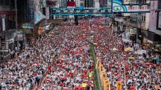 Les manifestants paralysent Hong Kong, report de l’examen d’un texte controversé
