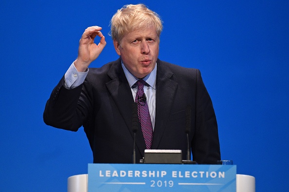 -Le député conservateur Boris Johnson a pris la parole devant l'auditoire lors d'une manifestation organisée le 22 juin 2019 à Birmingham, dans le centre de l'Angleterre. La course à la direction du Royaume-Uni débute samedi dans la tournée nationale d'un mois. Photo par Oli SCARFF / AFP / Getty Images.