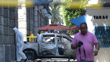 ALERTE INFO – Attentat contre la police sur la principale avenue de Tunis