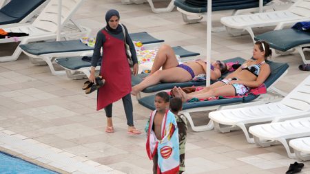 Droite et extrême droite vent debout contre le burkini