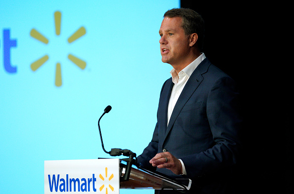 Doug McMillon, président et directeur général de Walmart, prend la parole lors de la réunion annuelle des actionnaires de Walmart, le 30 mai 2018. (Photo : Rick T. Wilking/Getty Images)