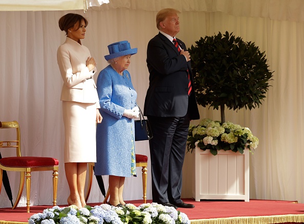 -M. Trump et son épouse Melania seront accueillis au palais de Buckingham pour une cérémonie suivie d'un déjeuner avec la reine Elizabeth II puis d'un banquet officiel dans la soirée. Photo par Matt Dunham / POOL / AFP / Getty Images.