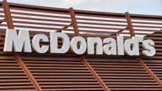 Rhône : rattrapé par les clients du McDonald’s qu’il vient de braquer, un voleur passe un sale quart d’heure