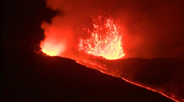 Sicile. L'Etna, le plus vieux volcan du monde est de nouveau en éruption.  (Photo :  ALESSIO TRICANI/AFP/Getty Images)