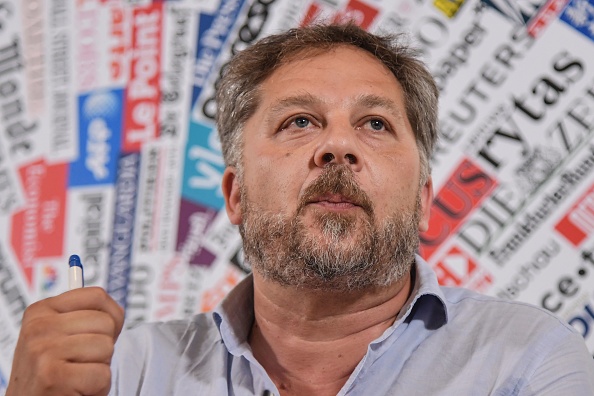 Alessandro Metz, de l'ONG Mediterranea, lors d'une conférence de presse à Rome, le 3 juillet 2019. (TIZIANA FABI/AFP/Getty Images)