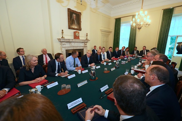 -Le 25 juillet 2019. Le Premier ministre britannique nouvellement installé, Boris Johnson, a tenu sa première réunion de cabinet aujourd'hui face au défi brûlant de résoudre la crise de trois ans du Brexit en trois mois. Photo par Aaron Chown / POOL / AFP / Getty Images.
