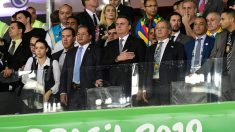 Bain de foule pour Bolsonaro à la mi-temps de Brésil-Argentine