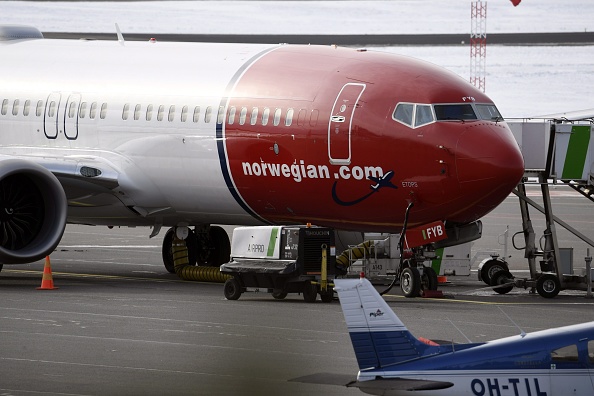 Pionnière dans le long courrier low cost, Norwegian est frappée de plein fouet par le maintien au sol des 737 MAX, modèle interdit de vol après deux accidents mortels rapprochés et dont elle possède 18 appareils. (Photo : HEIKKI SAUKKOMAA/AFP/Getty Images)