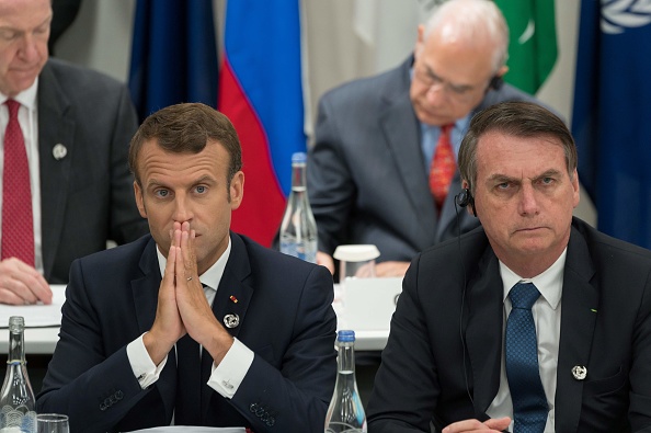 Les présidents français et brésilien, Emmanuel Macron et Jair Bolsonaro, le 28 juin 2019 au sommet du G20 à Osaka, au Japon.(JACQUES WITT/AFP/Getty Images)