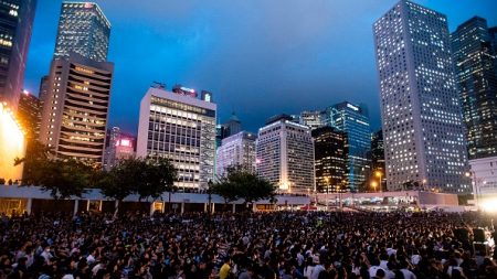 Hong Kong: week-end crucial pour les manifestants après les violences à l’aéroport