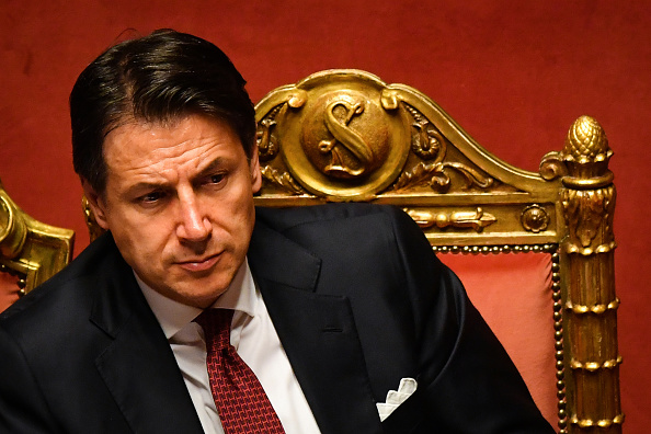 Le Premier ministre italien Giuseppe Conte après avoir prononcé un discours devant le Sénat italien à Rome le 20 août 2019, alors que le pays est confronté à une crise politique. Le Premier ministre italien Conté donne sa démission lors de son discours au Sénat après avoir appelé le ministre d'extrême droite italien de l'Intérieur, Matteo Salvini, "irresponsable", pour déclencher une crise politique en mettant fin à la coalition gouvernementale. (Photo : ANDREAS SOLARO/AFP/Getty Images)