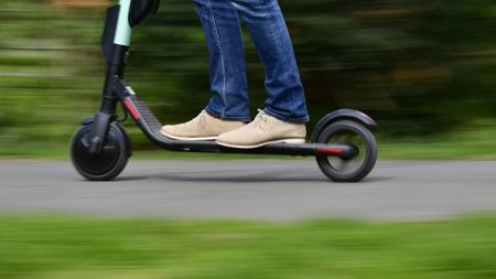 Reims: une femme de 25 ans à trottinette électrique meurt percutée à un carrefour