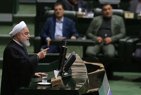 -Le président iranien Hassan Rouhani s'est adressé au Parlement dans la capitale, Téhéran, le 3 septembre 2019. Dans une allocution devant le parlement, M. Rouhani a exclu la tenue de pourparlers bilatéraux avec les États-Unis, affirmant que la république islamique s'opposait en principe à de telles négociations. Photo ATTA KENARE / AFP / Getty Images.