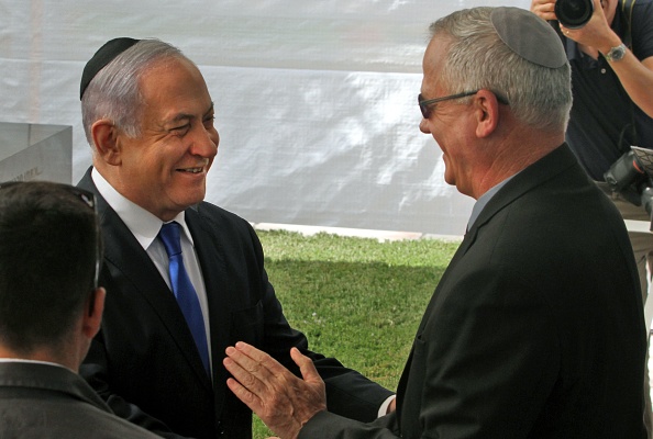 -Netanyahu a appelé son principal adversaire, Benny Gantz, à former un gouvernement d'union, une avancée majeure après l'impasse des résultats des élections mettant en péril son long mandat. Photo de GIL COHEN-MAGEN / AFP / Getty Images.