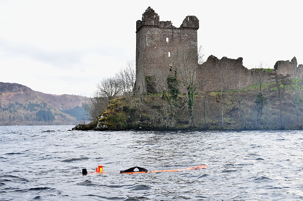 -Le château d'Urquhart au Loch Ness à Drumnadrochit, en Écosse Photo par Jeff J Mitchell / Getty Images.
