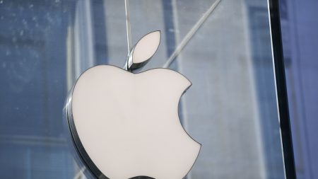Un Russe porte plainte contre Apple pour l’avoir « rendu homosexuel »