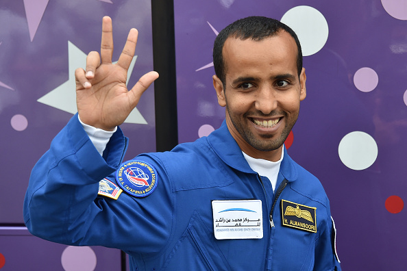 -Al Mansouri entrera dans l'histoire en devenant le premier Arabe de la Station spatiale internationale, a déclaré qu'il avait reçu un soutien du monde entier avant sa mission "de rêve". Photo de VYACHESLAV OSELEDKO / AFP/ Getty Images.