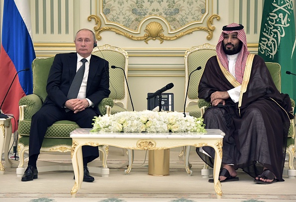 Le président russe Vladimir Poutine a rencontré le prince héritier d'Arabie saoudite, Mohammed bin Salman, à Riyad en Arabie saoudite, Le 14 octobre 2019. (Photo : ALEXEY NIKOLSKY/SPUTNIK/AFP via Getty Images)