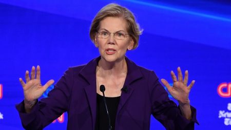 Présidentielle américaine: l’étoile montante Warren assaillie par ses rivaux démocrates