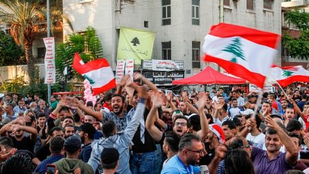 « La rue a gagné! »: le gouvernement tombe, les manifestants jubilent