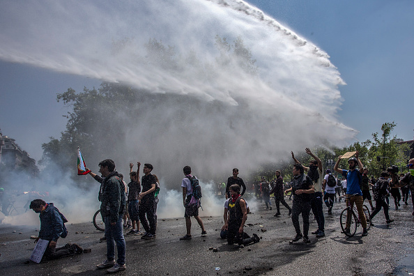 -Au Chili les protestations ne faiblissent pas. Photo de CLAUDIO REYES / AFP via Getty Images.