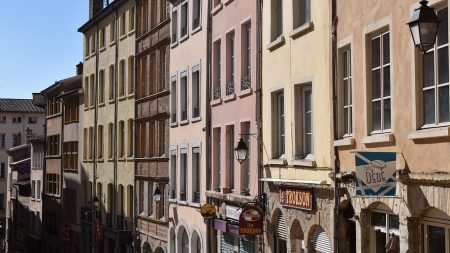 Lyon : il empêche le viol de sa femme par un jeune clandestin