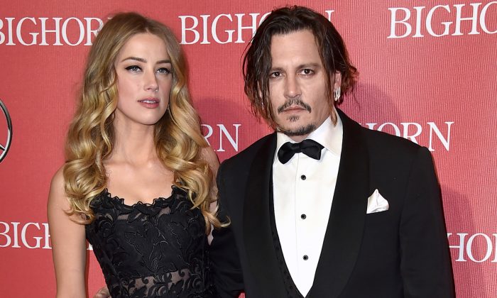 Amber Heard (G) et Johnny Depp (D) arrivent au 27e Gala annuel de remise des prix du Festival international du film de Palm Springs, Californie, États-Unis, le 2 janvier 2016. (Photo par Jordan Strauss/Invision/AP)