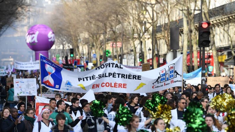 Manifestation à Paris pour l'hôpital public le 17 décembre 2019. (ALAIN JOCARD/AFP via Getty Images)
