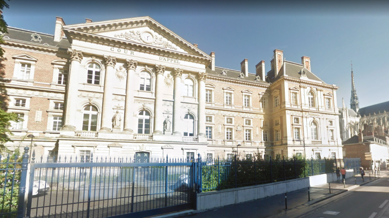La cour d'appel d'Amiens a pris la décision de remettre le chauffard impliqué dans le décès des deux fillettes en liberté mardi, en attendant son nouveau procès. (Capture d'écran/Google Maps)