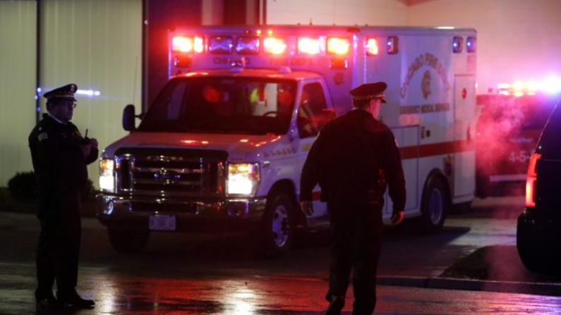 Illustration - une ambulance avec des feux clignotants. (Joshua Lott/Getty Images)