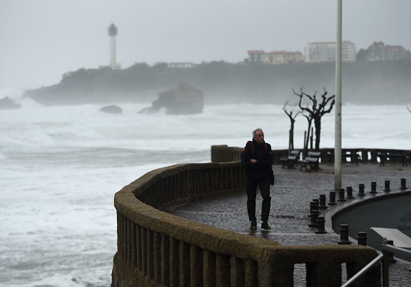 La tempête Gloria, actuellement située entre les îles Baléares et l’Algérie, se renforce et devrait toucher le continent dans la soirée de lundi.(Photo : GAIZKA IROZ/AFP via Getty Images)