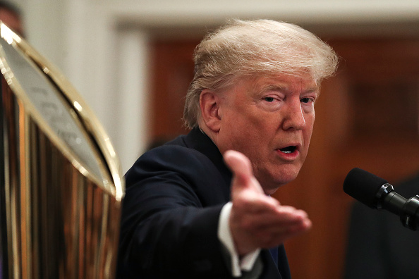 -Le président Donald Trump prend la parole lors d'un événement dans la salle Est de la Maison Blanche le 17 janvier 2020 à Washington, DC. Photo de Drew Angerer / Getty Images.