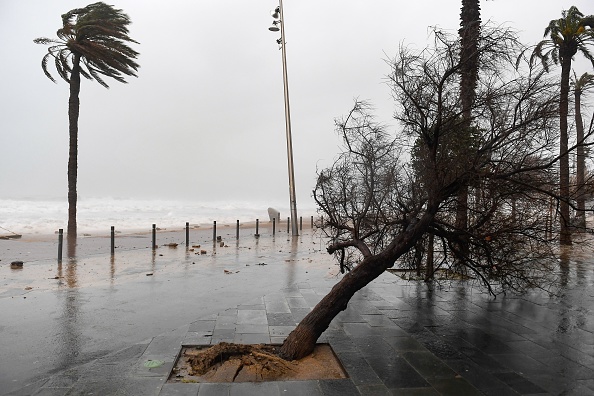 Tempête Inès : quatre départements ont été placés en vigilance orange par Météo France pour des vents violents et vagues-submersion. (Photo : JOSEP LAGO/AFP via Getty Images)