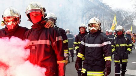 Fin de la grève des pompiers professionnels après les annonces de Christophe Castaner