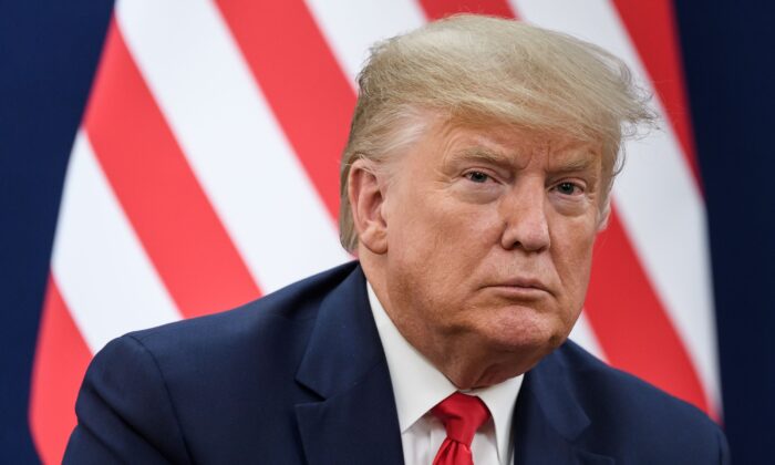 Le président américain Donald Trump participe à une réunion bilatérale lors de la réunion annuelle du Forum économique mondial à Davos, en Suisse, le 21 janvier 2020. (Fabrice COoffrini/AFP via Getty Images)