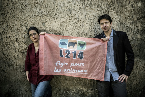 Brigitte Gothière et Sébastien Arsac, co-fondateurs de l'association de protection des animaux "L214".  (Photo : JEFF PACHOUD/AFP via Getty Images)