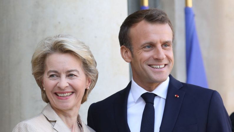 Ursula von der Leye et d'Emmanuel Macron ont pourtant déconseillé une fermeture des frontières au sein des pays européens. (LUDOVIC MARIN/AFP via Getty Images)
